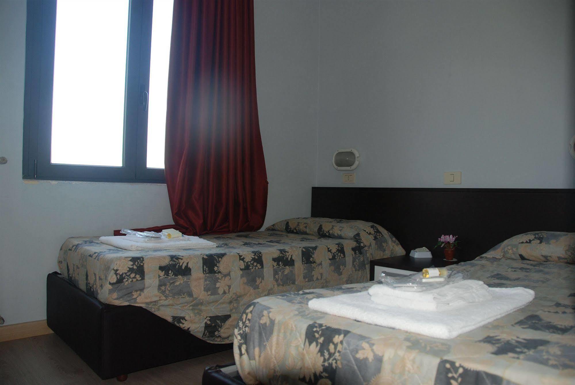 Hotel Olivi Salo Bagian luar foto